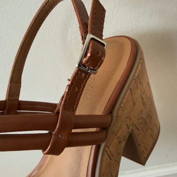 Universal Thread Platform Sandals - Picture 4 of 6